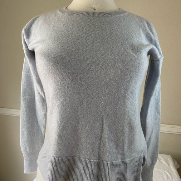 Aqua Cashmere Sky-Blue Crewneck Cashmere Sweater. Women’s S. Reverse Seam Detail - Picture 4 of 10